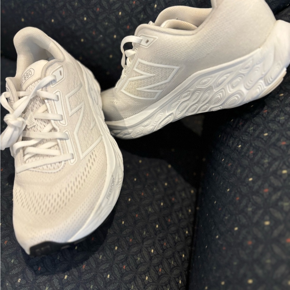 New Balance women’s fresh foam 880 v14 sneakers brand new never worn. Size 9B - Picture 4 of 10